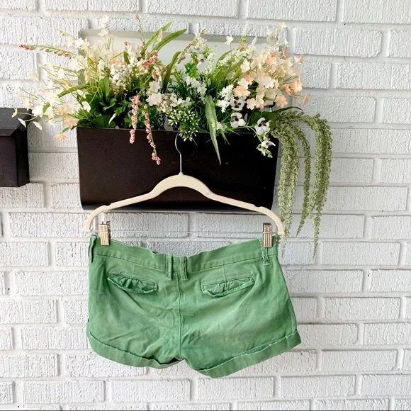 Abercrombie & Fitch Green Cuffed Shorts Size 2 - Picture 4 of 8